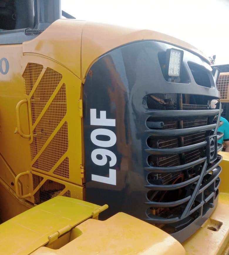Pá Carregadeira Volvo L90F 2015