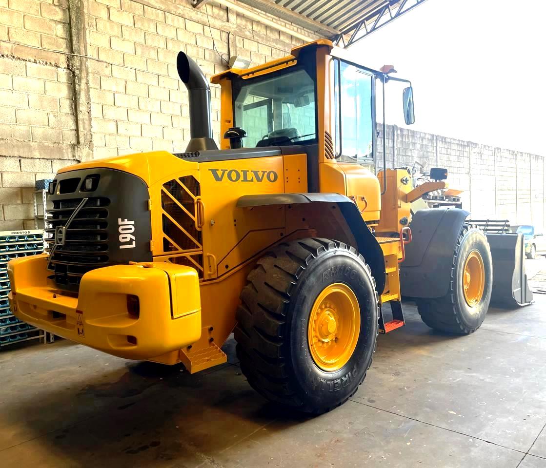 Pá Carregadeira Volvo L90F 2016