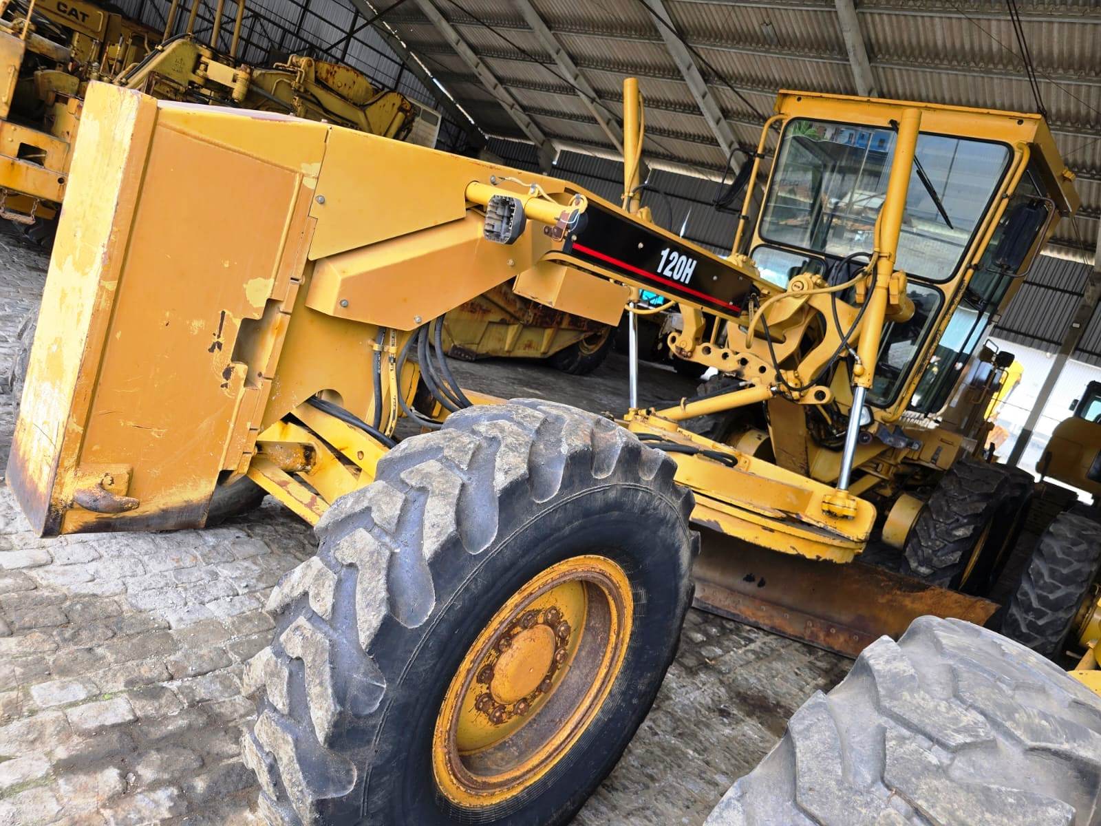 Motoniveladora Caterpillar 120H 2005