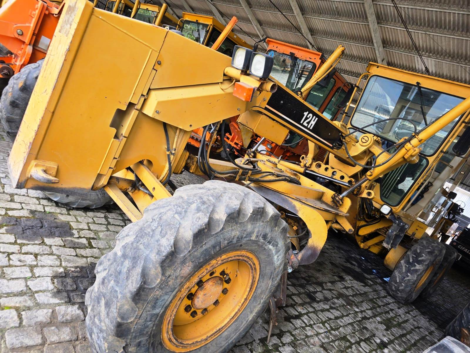 Motoniveladora Caterpillar 12H 2002