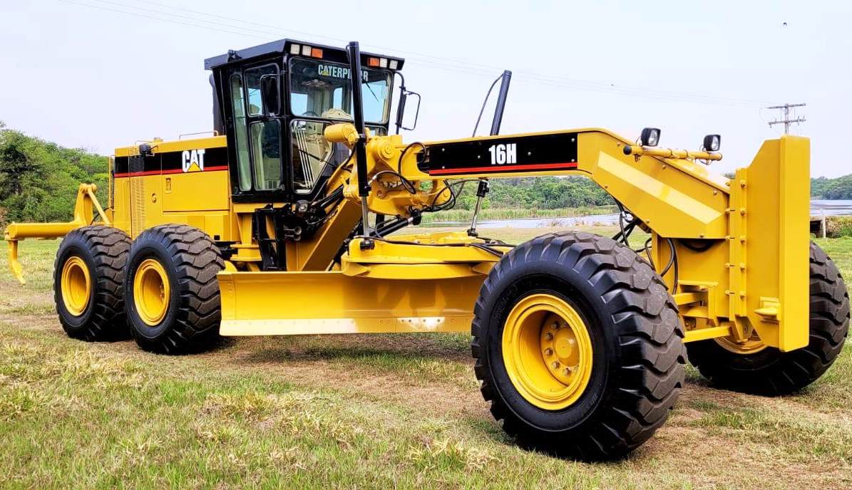 Motoniveladora Caterpillar 16H 2001
