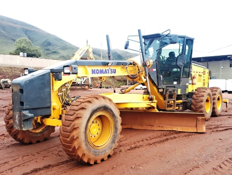 Motoniveladora Komatsu GD655 2023