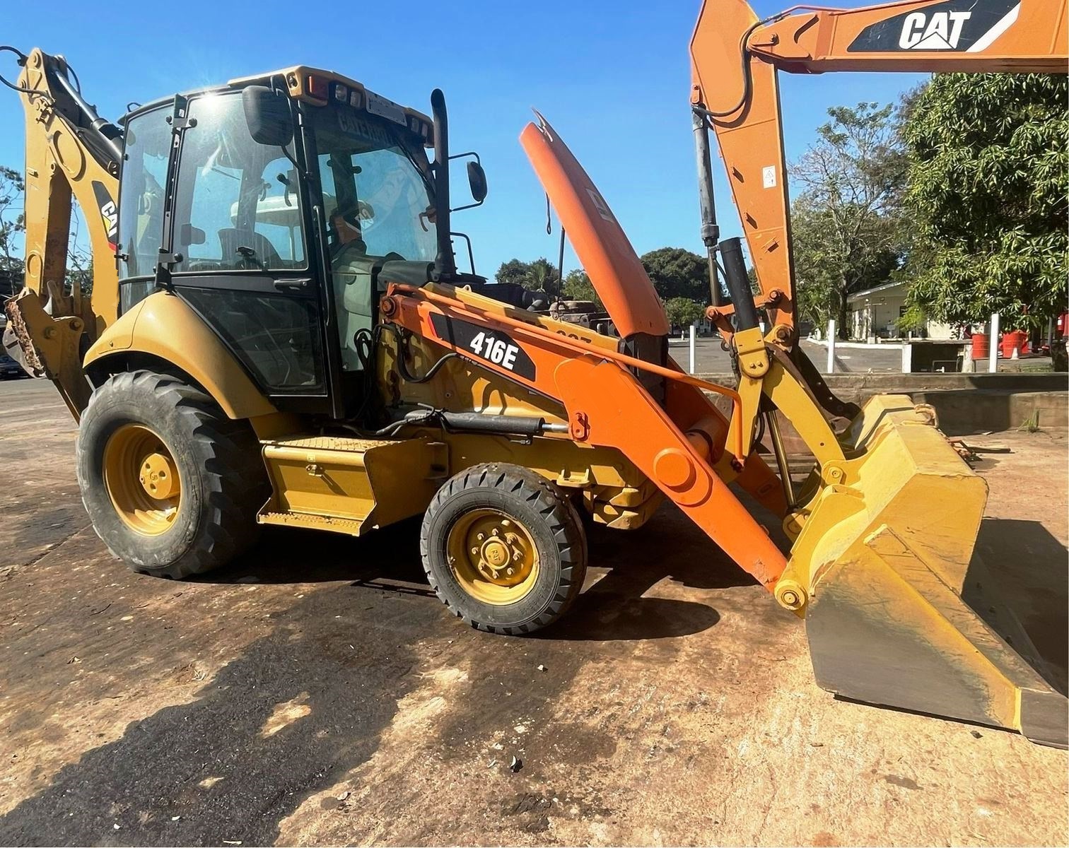 Retroescavadeira Caterpillar 416E 2008