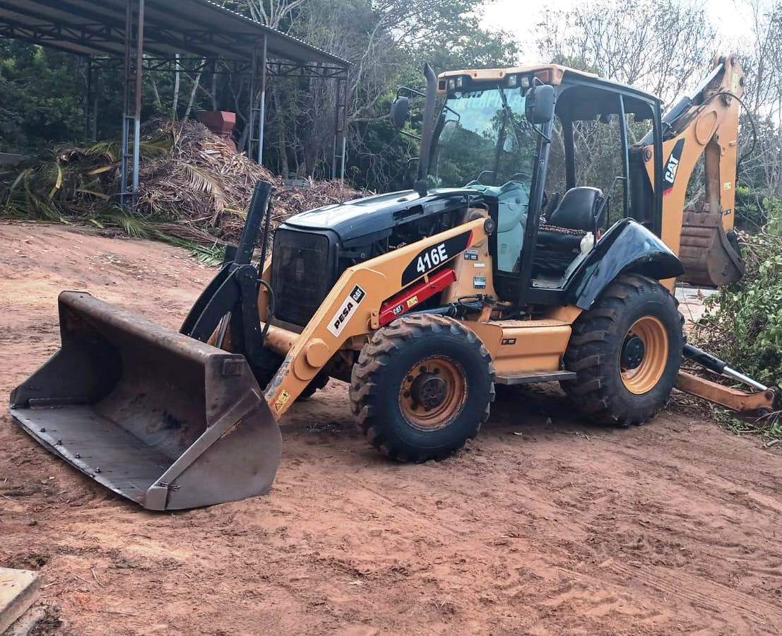 Retroescavadeira Caterpillar 416E 2015