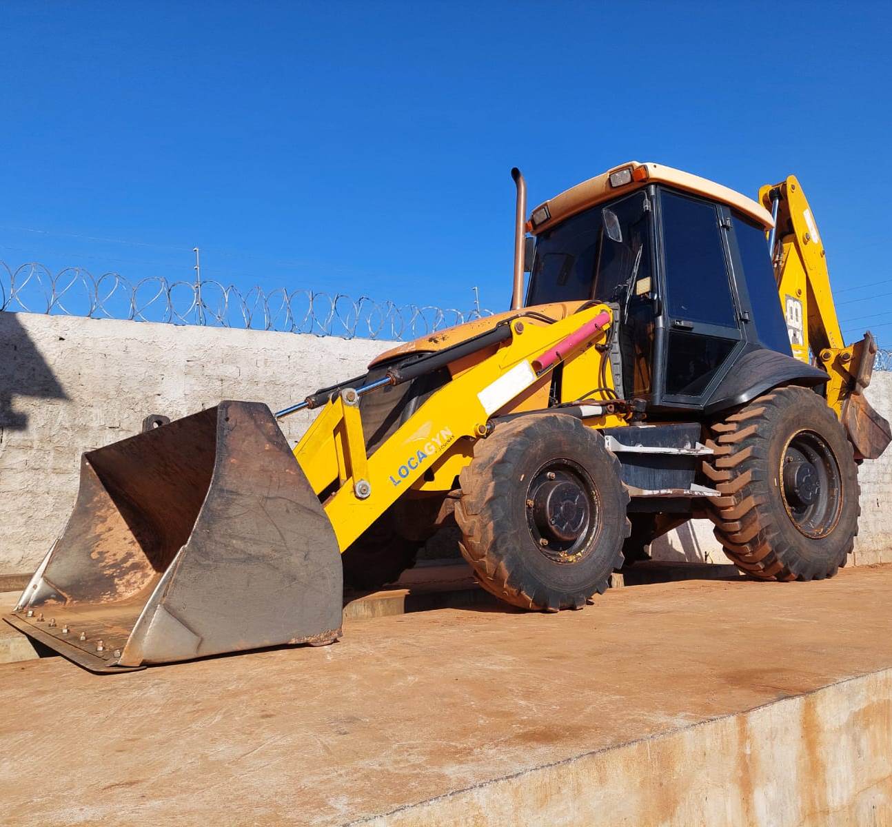 Retroescavadeira JCB 3C 2015
