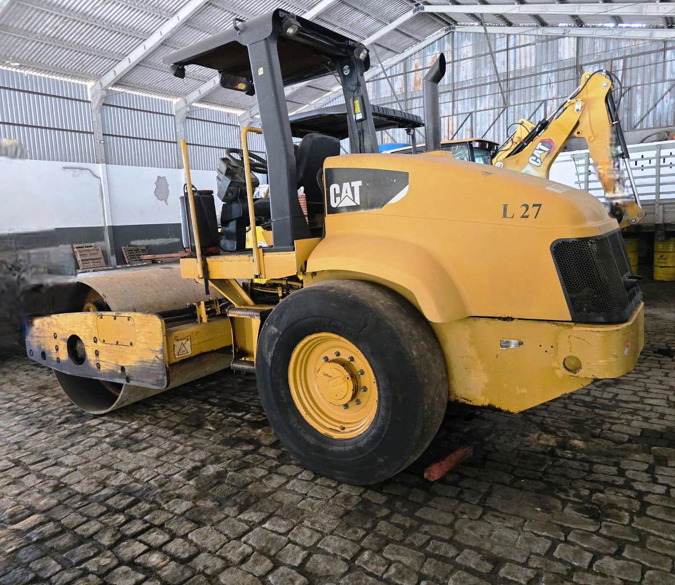 Rolo compactador Caterpillar CS 423E 2014