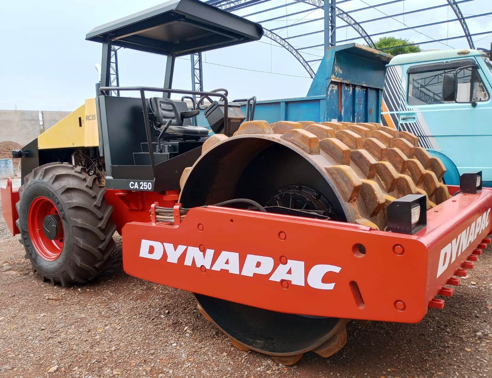 Rolo compactador Dynapac CA250 2008