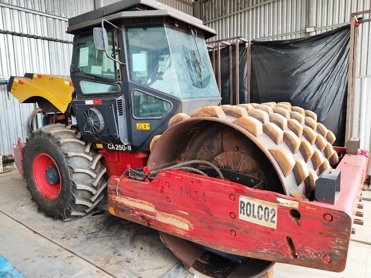 Rolo compactador Dynapac CA250 2013