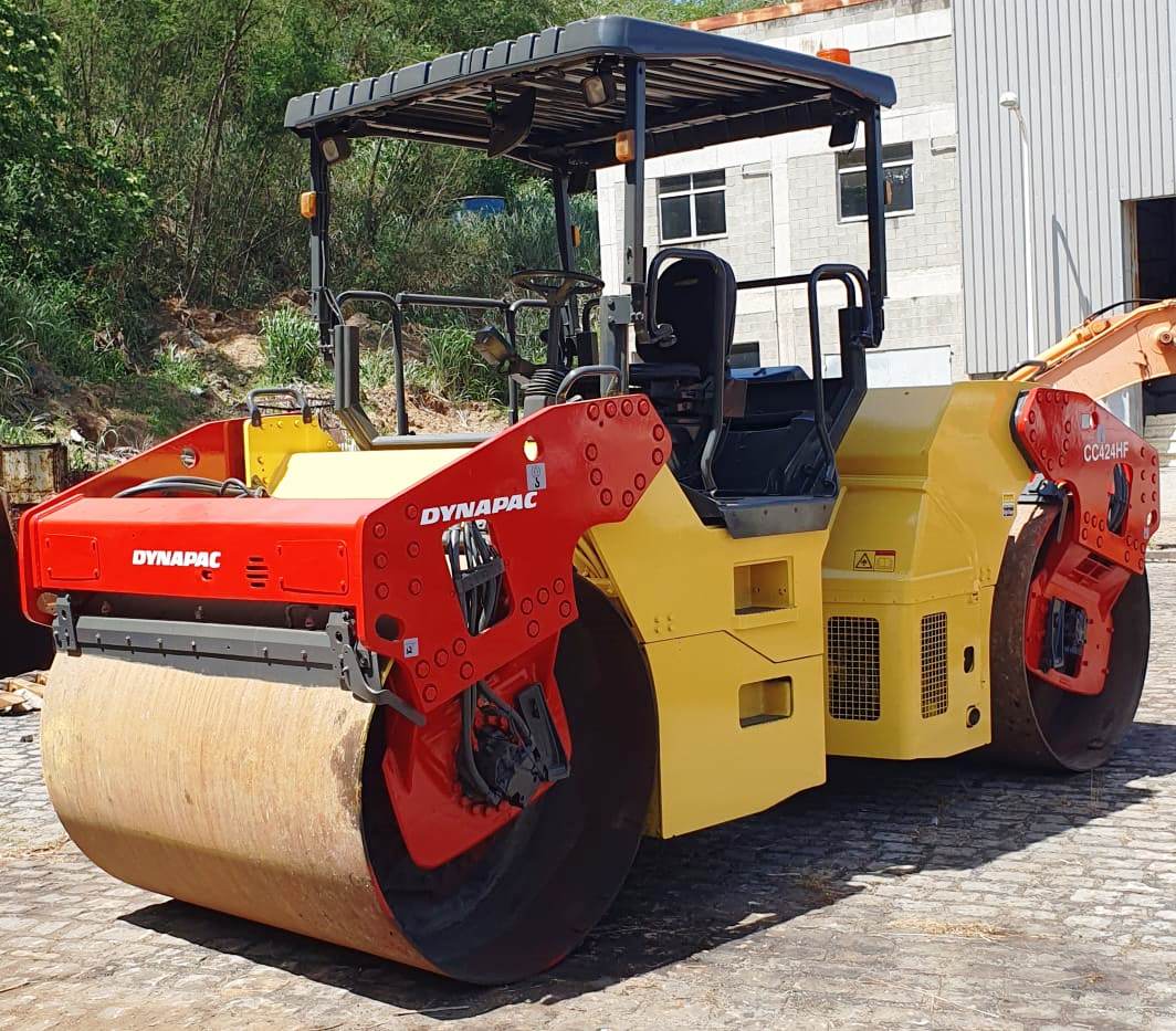 Rolo compactador Dynapac CC 424 2009