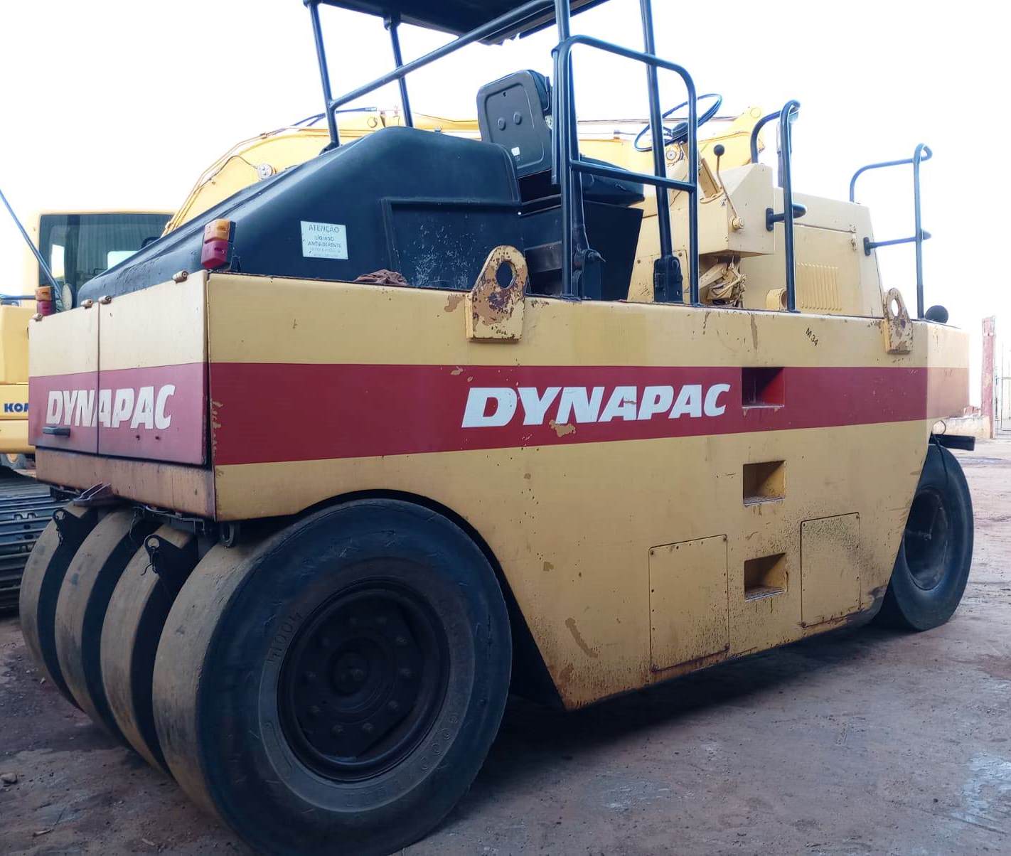 Rolo compactador Dynapac CP221 2008