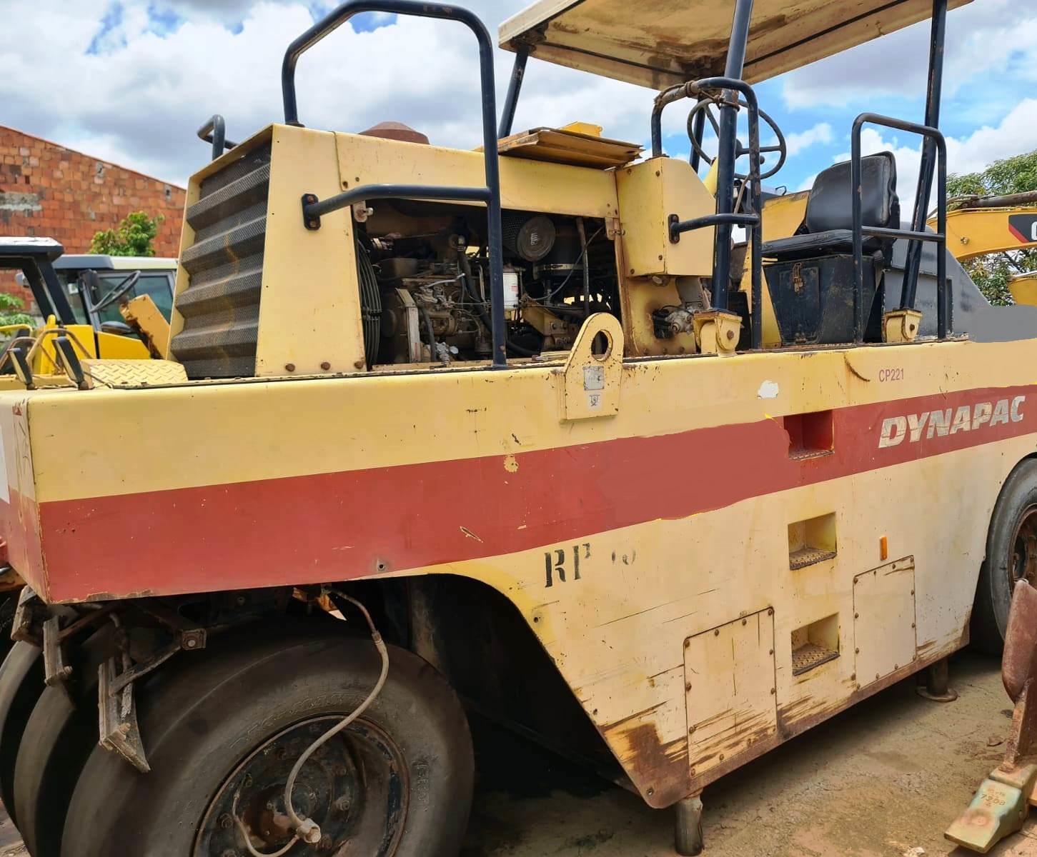 Rolo compactador Dynapac CP221 2009