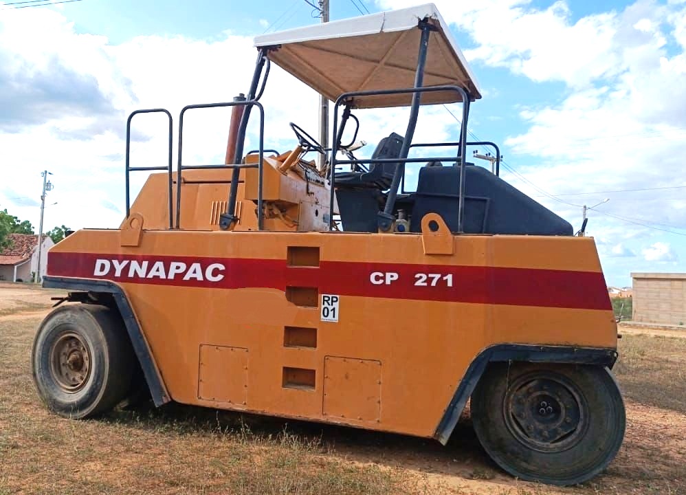 Rolo compactador Dynapac CP-271 2003