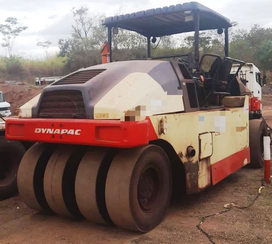 Rolo compactador Dynapac CP274 2010
