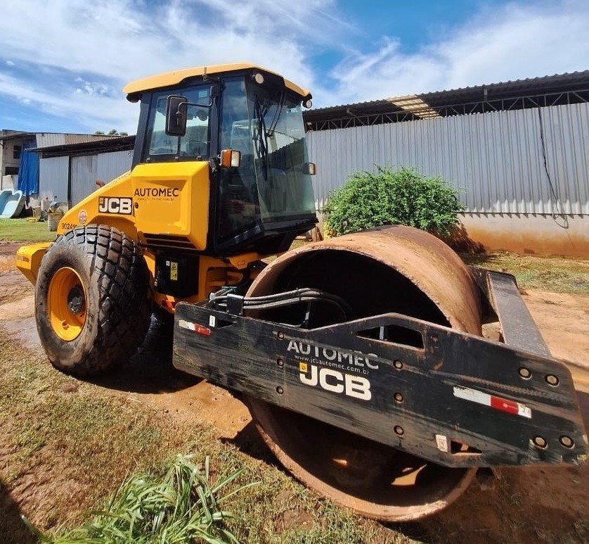 Rolo compactador JCB VM116 2022