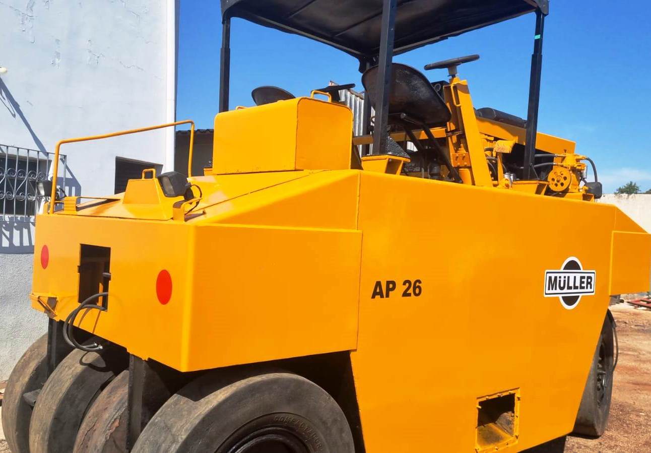 Rolo compactador Müller AP 26 1989