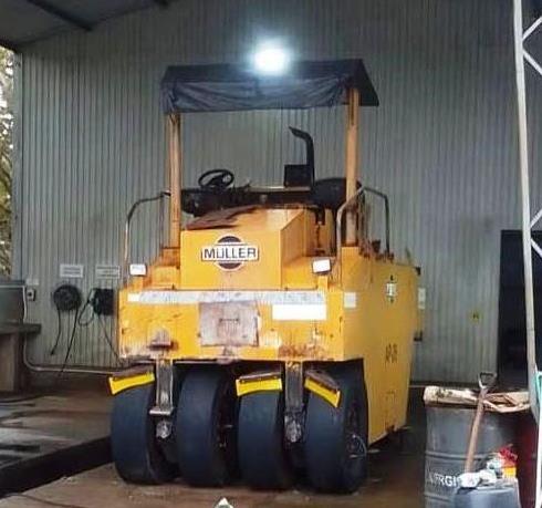 Rolo compactador Müller AP 26 2001