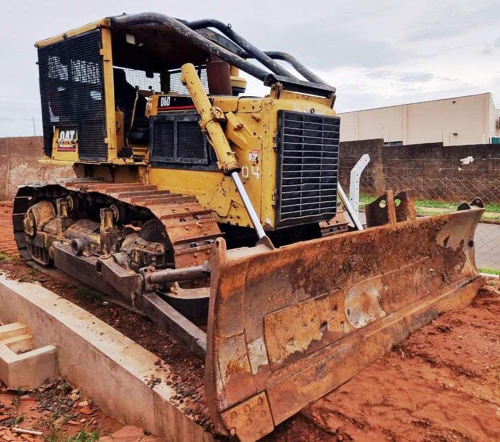 Trator de esteira Caterpillar D6DDD 1984