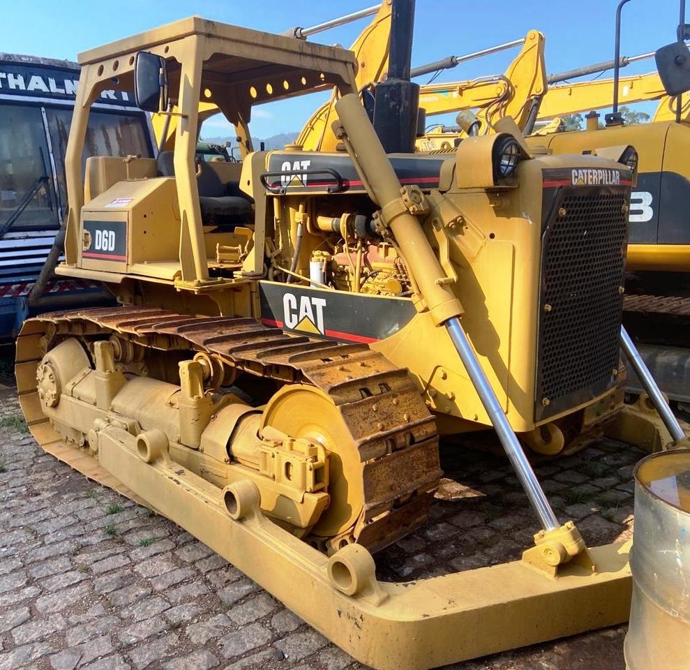 Trator de esteira Caterpillar D6DPS 1986