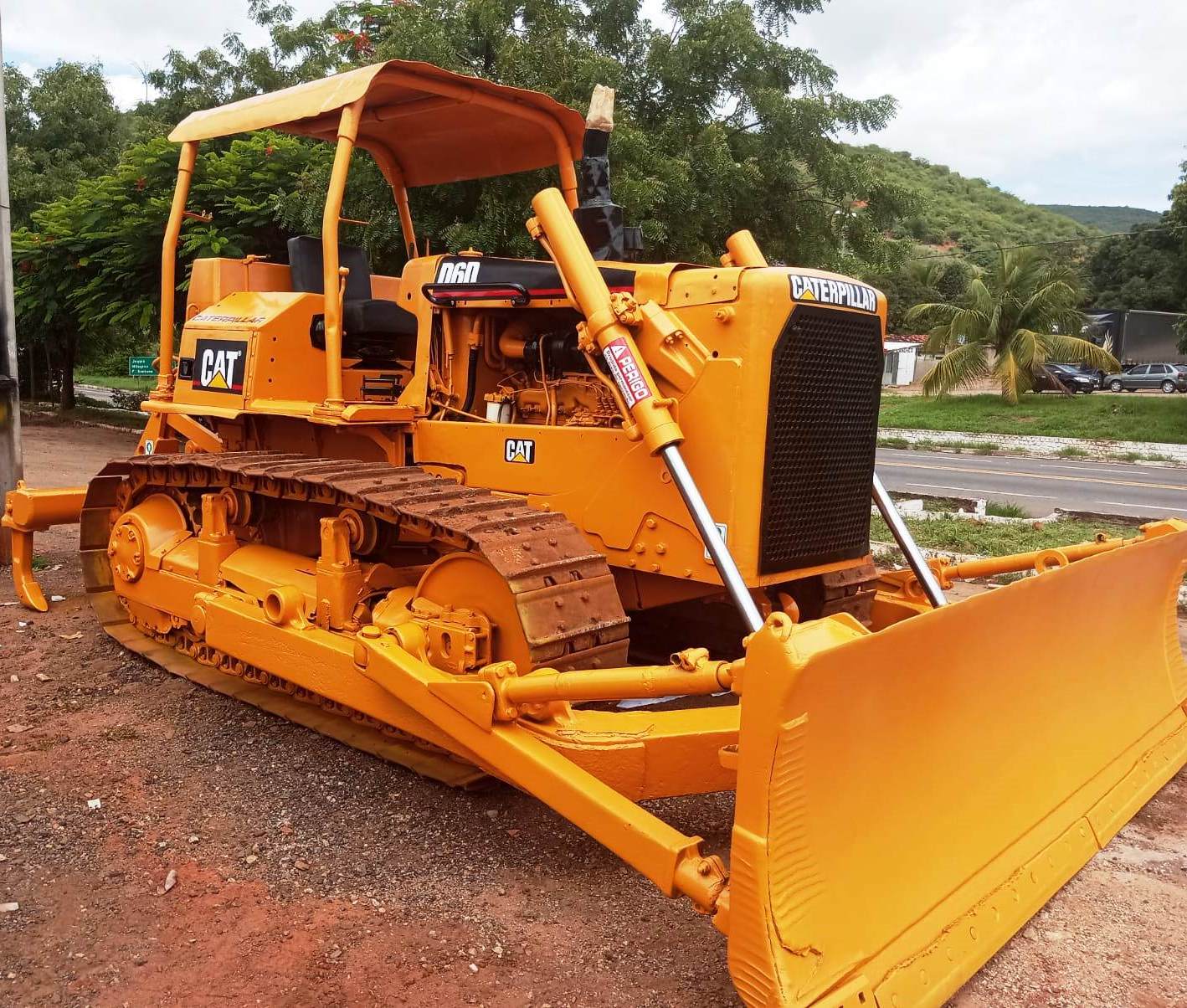 Trator de esteira Caterpillar D6DPS 1987
