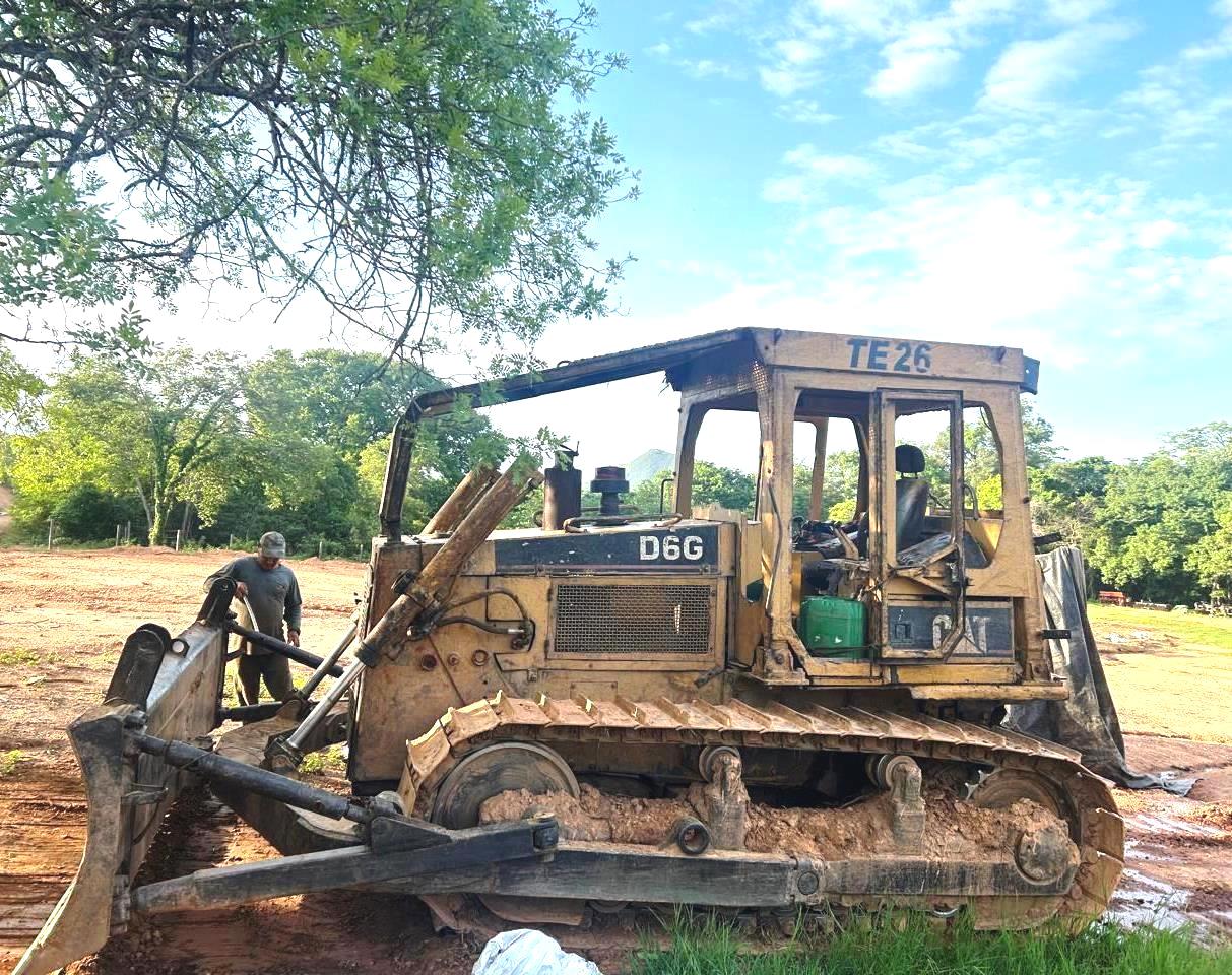 Trator de esteira Caterpillar D6GPS 1998