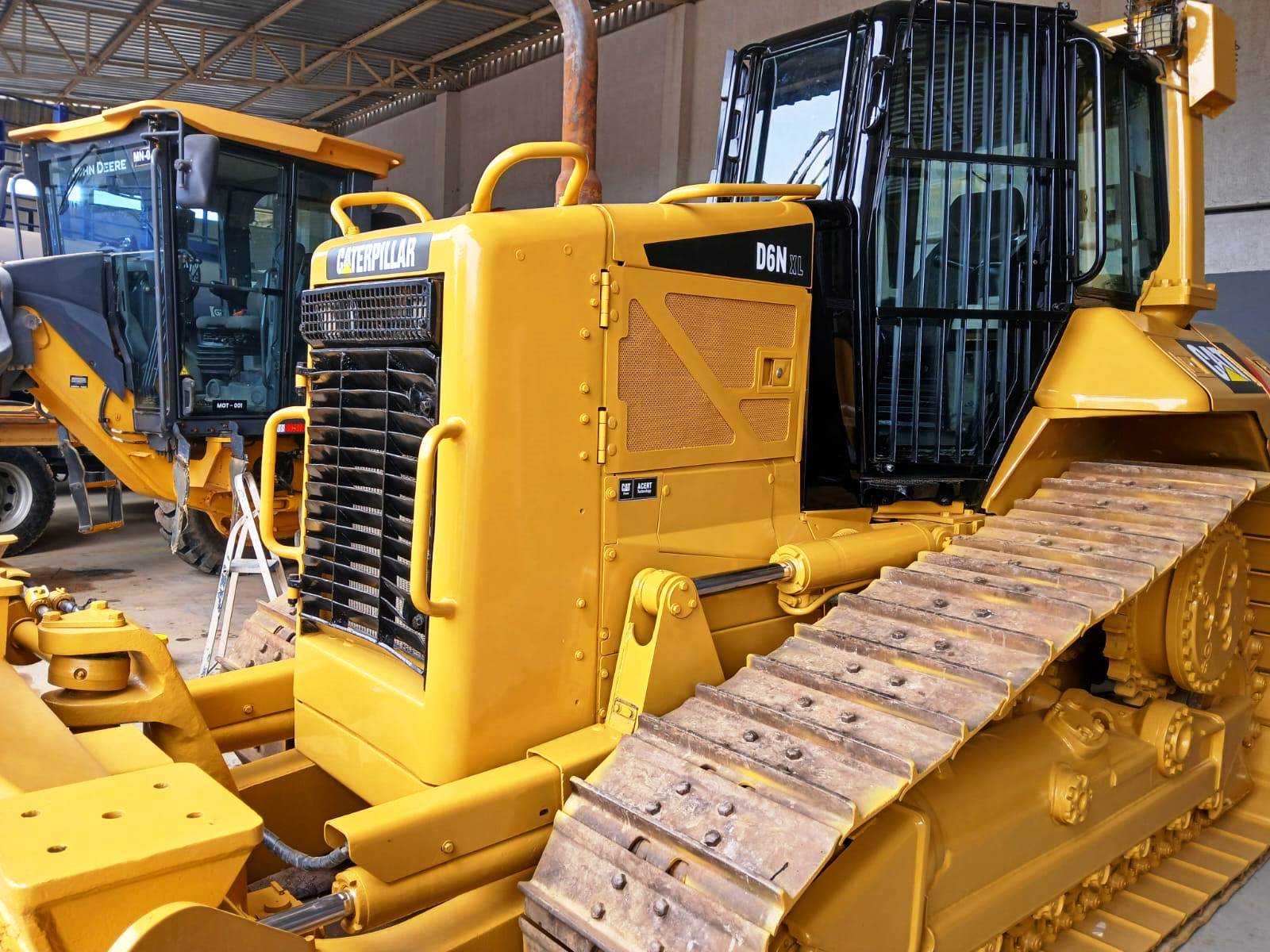 Trator de esteira Caterpillar D6N 2012
