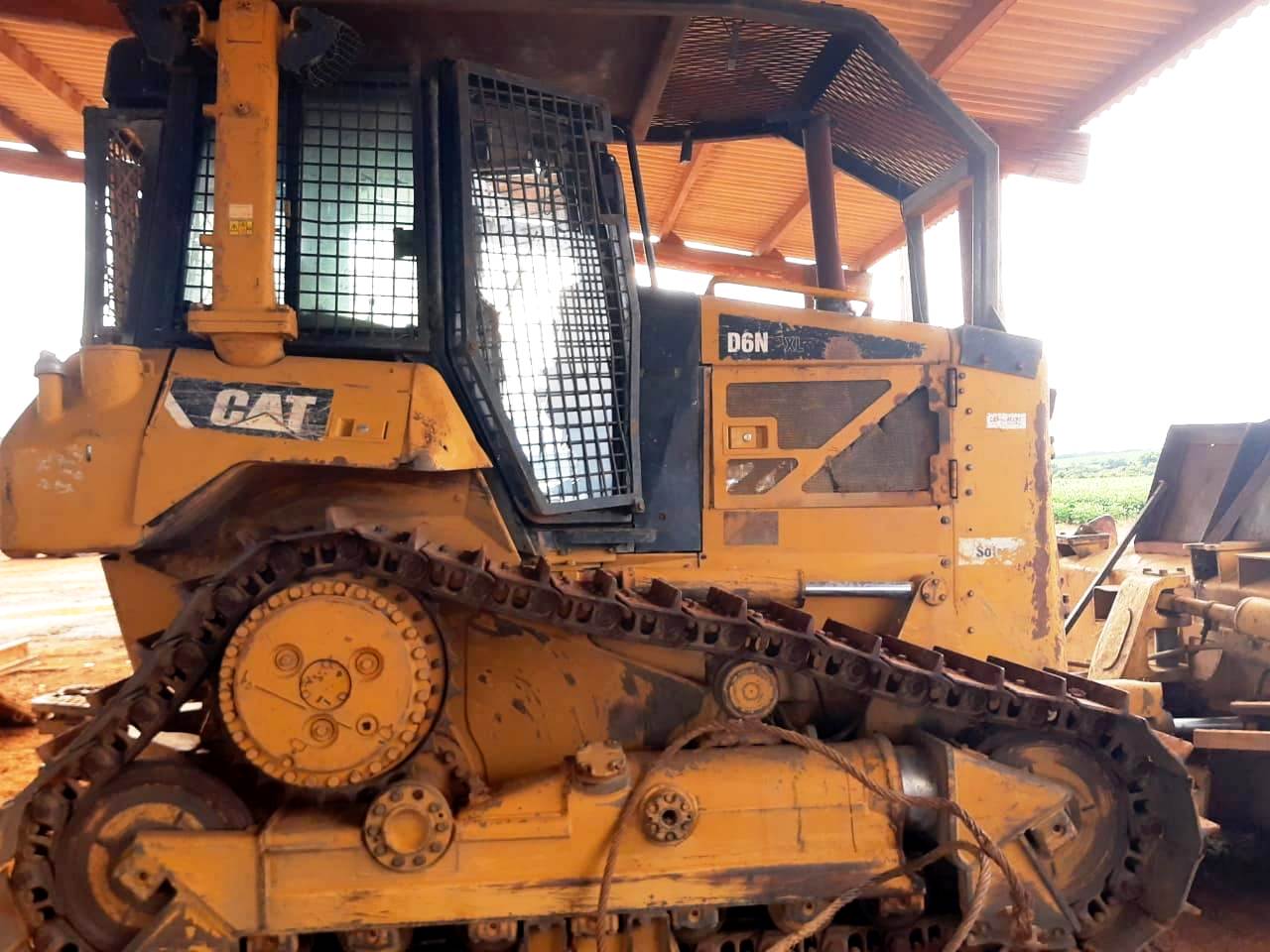 Trator de esteira Caterpillar D6N 2014