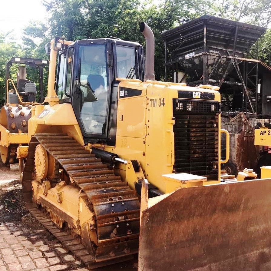 Trator de esteira Caterpillar D6N 2015