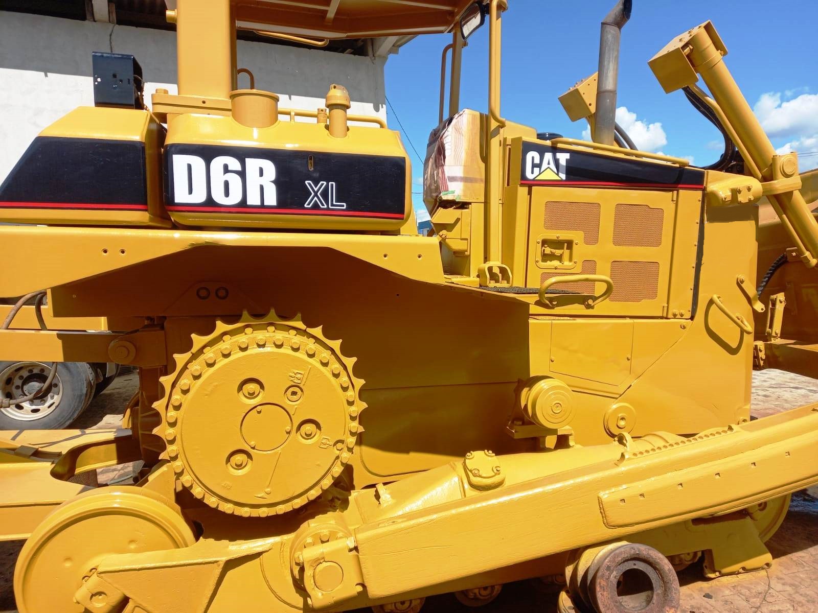 Trator de esteira Caterpillar D6R 2005
