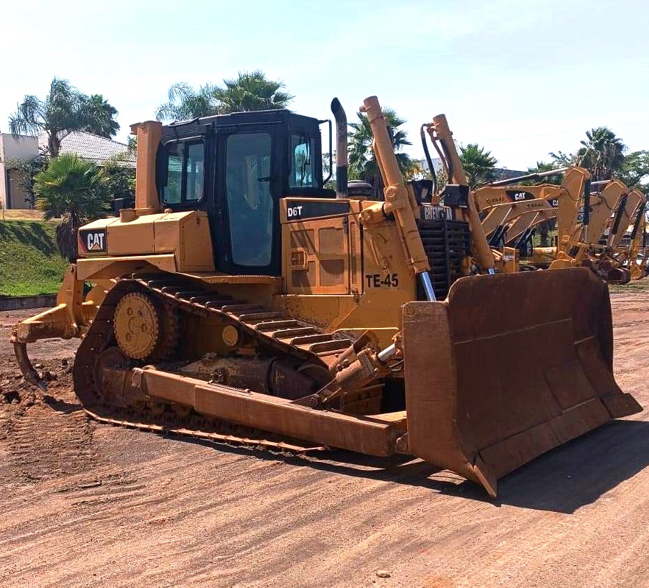 Trator de esteira Caterpillar D6T 2010
