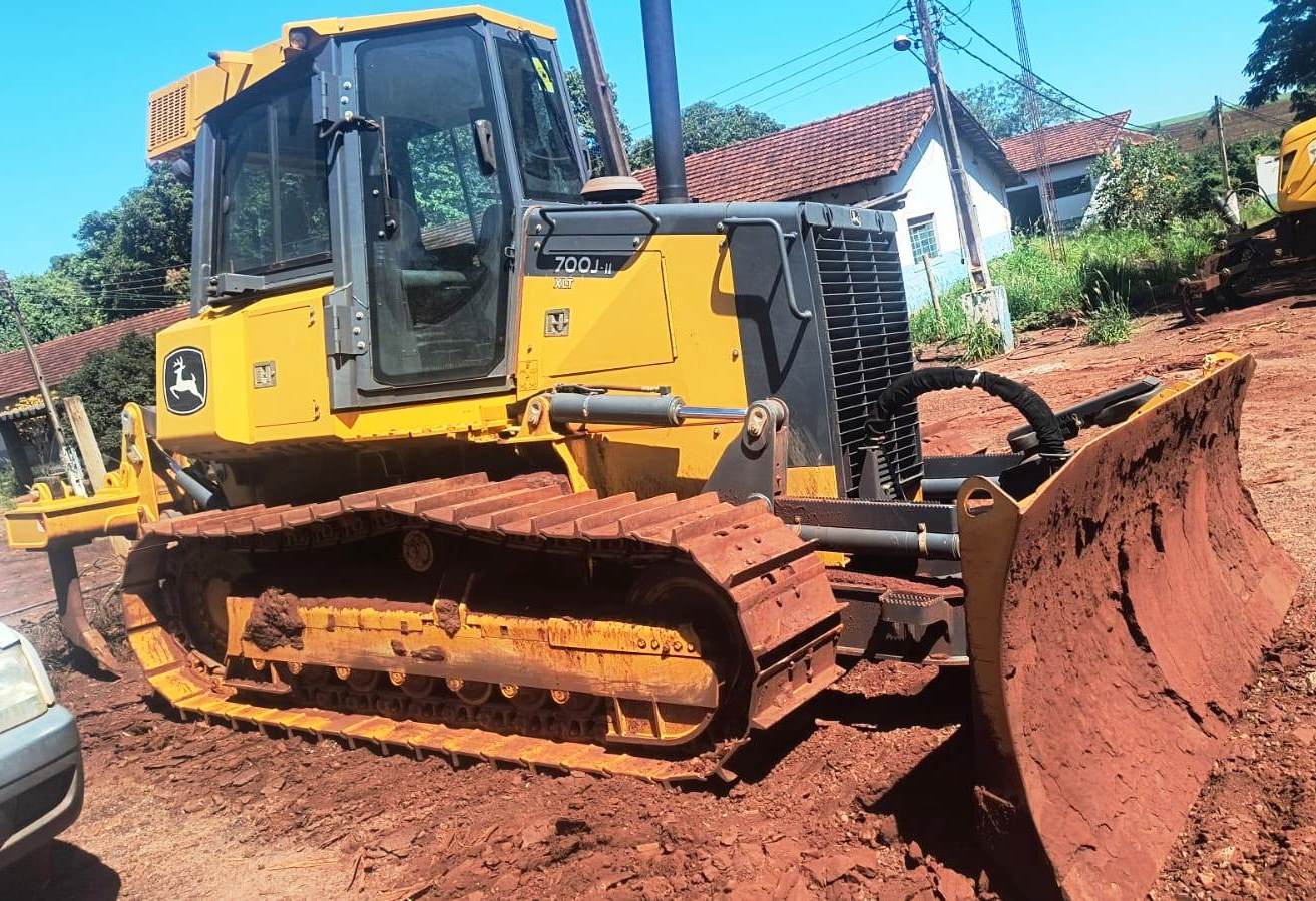 Trator de esteira John Deere 700J 2023