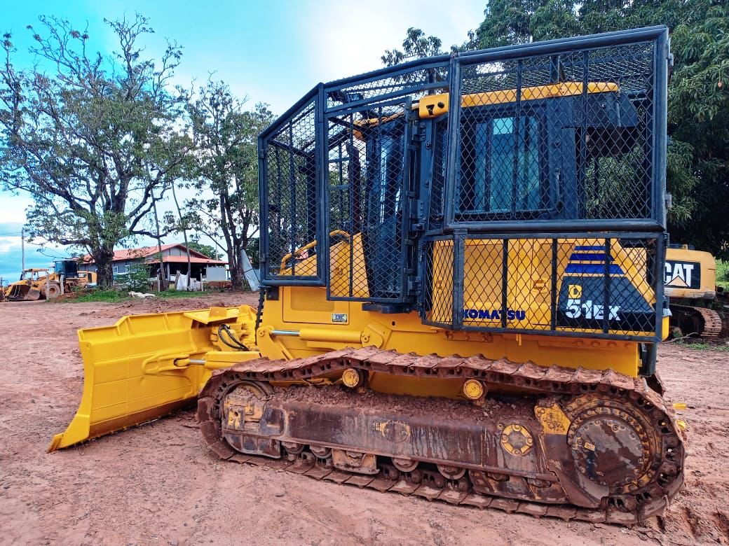 Trator de esteira Komatsu D51 2016