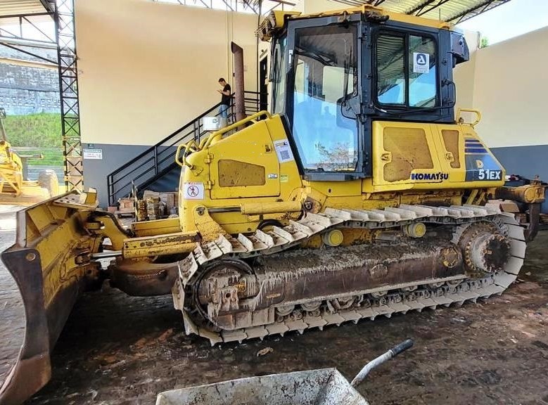 Trator de esteira Komatsu D51 2017