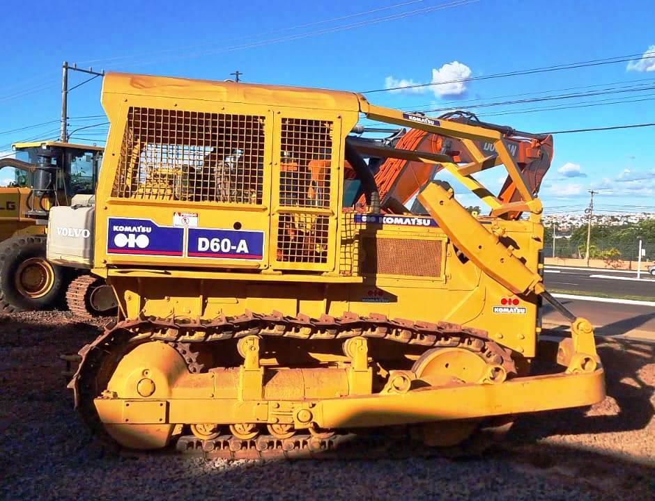 Trator de esteira Komatsu D60 1980