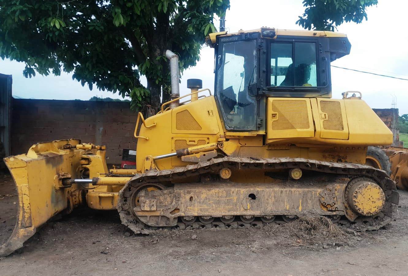 Trator de esteira Komatsu D61 2015