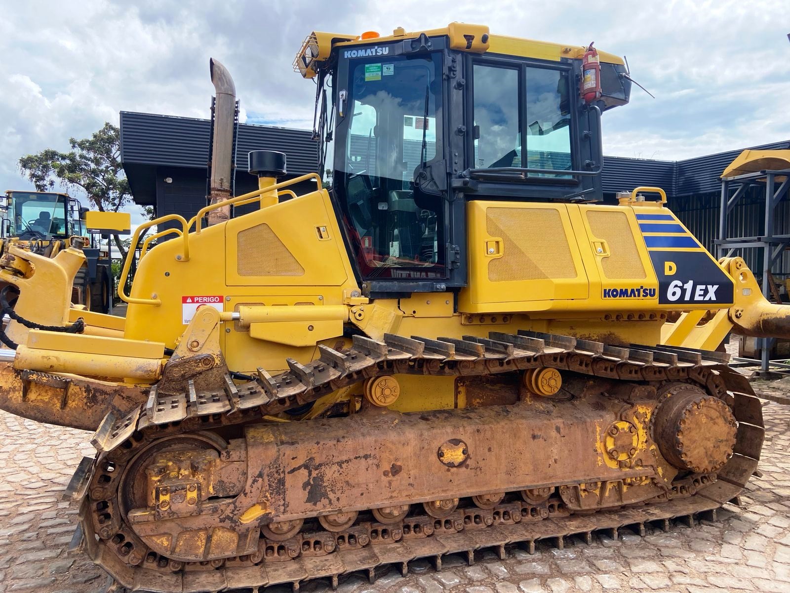 Trator de esteira Komatsu D61 2021