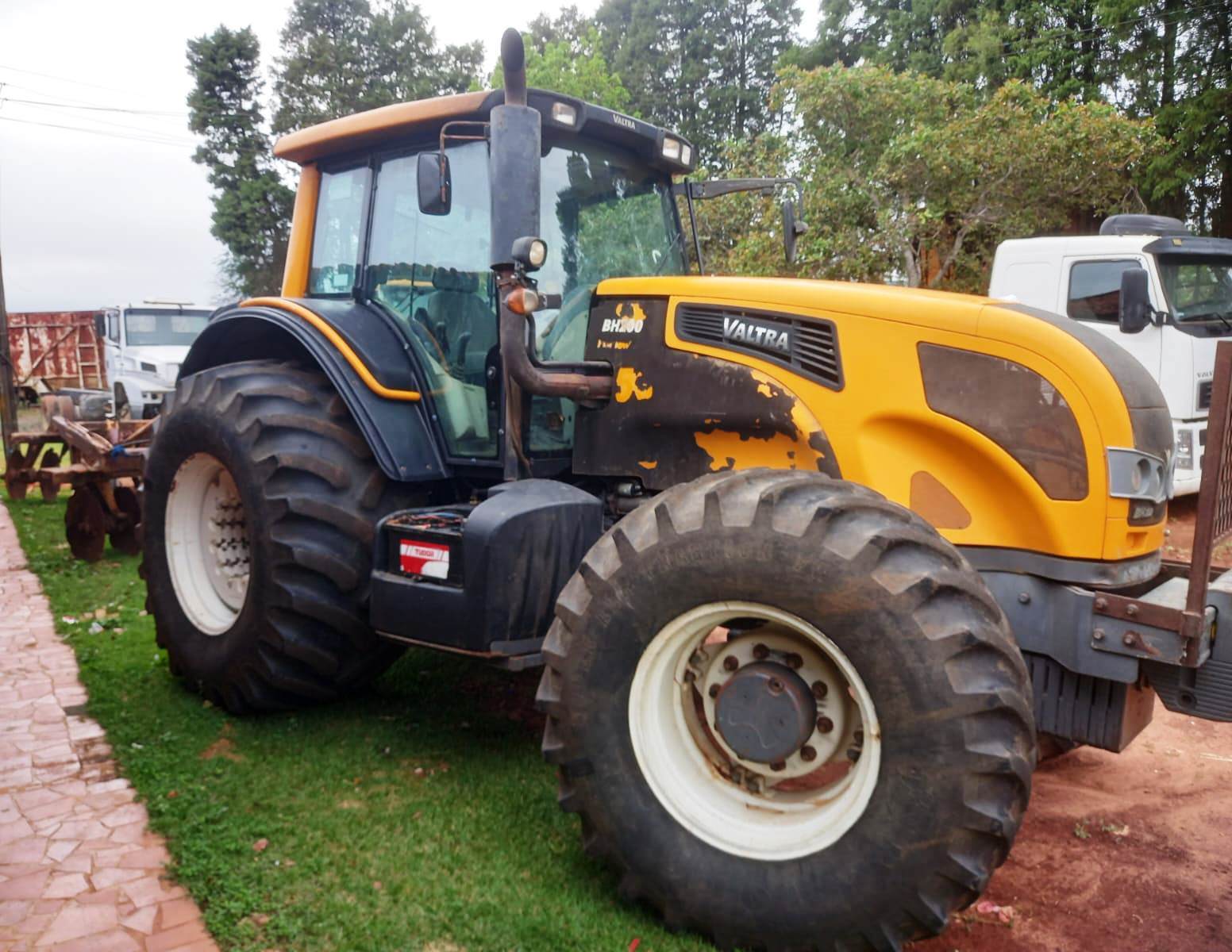 Trator Pneu Valtra BH200 2014