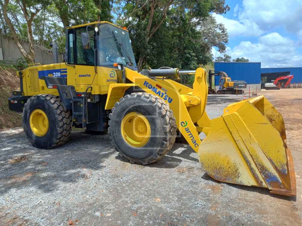 Pá Carregadeira Komatsu  WA320 2020