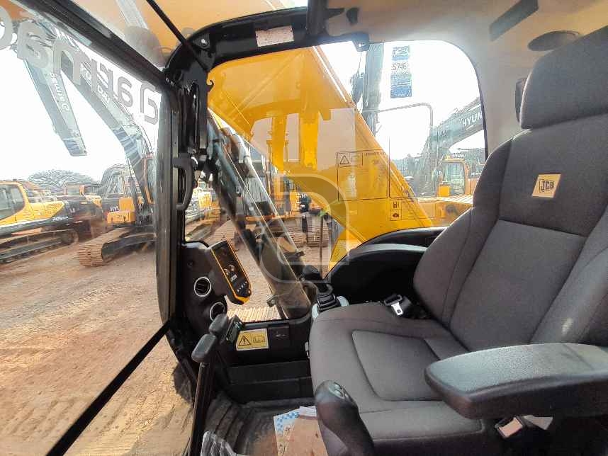 Escavadeira JCB JS220 LC 2022