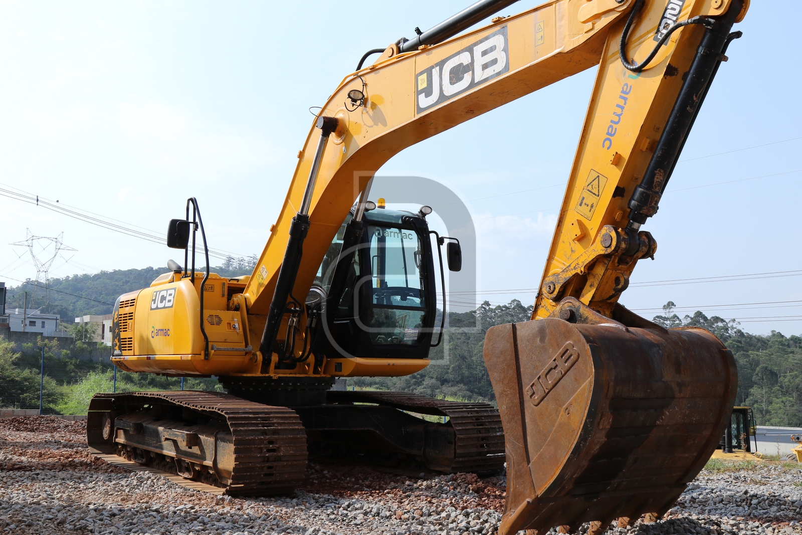 Escavadeira JCB JS220 LC 2022