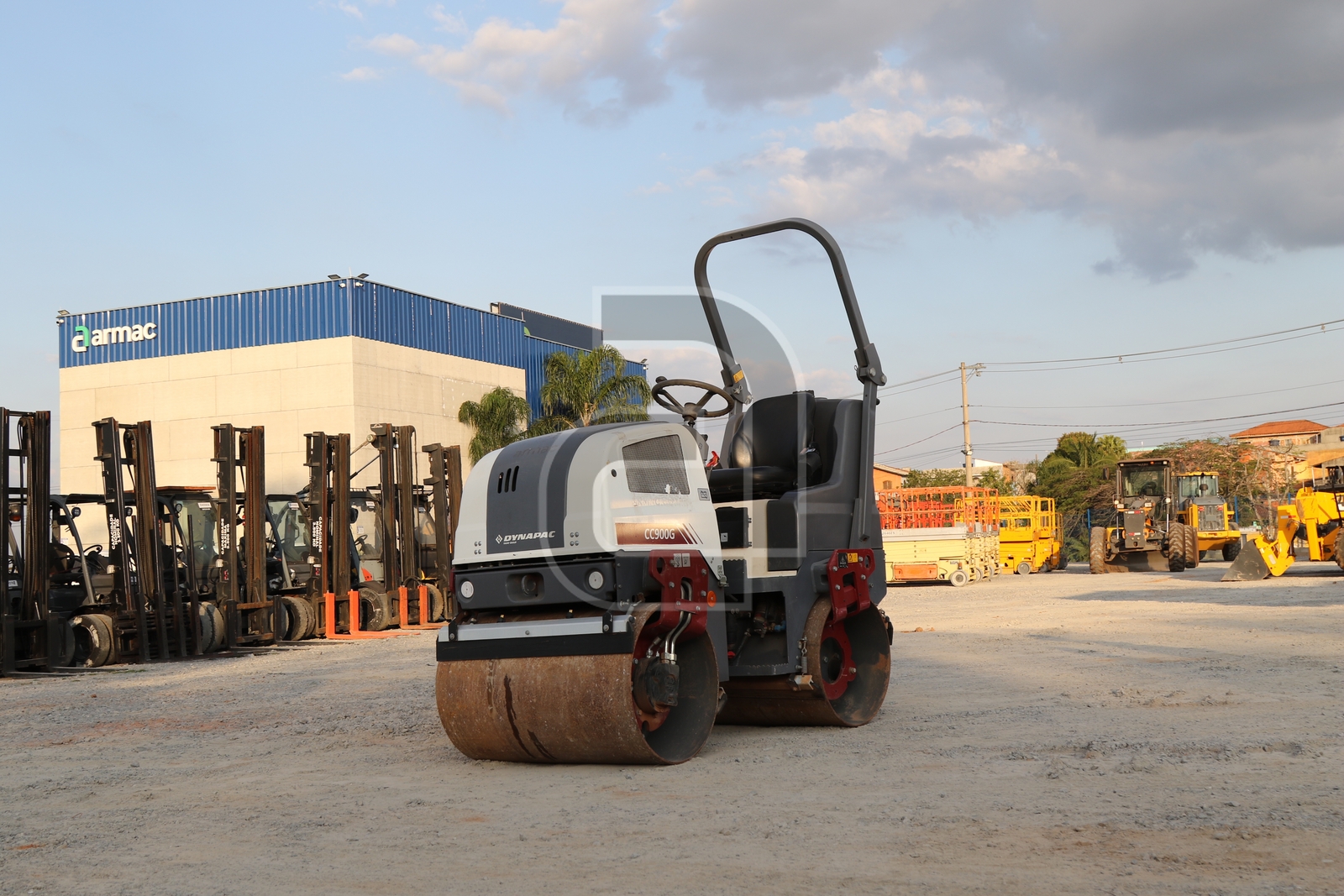 Rolo compactador Dynapac CC900G 2021