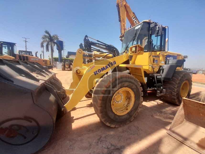 Pá Carregadeira Komatsu  WA320 2018