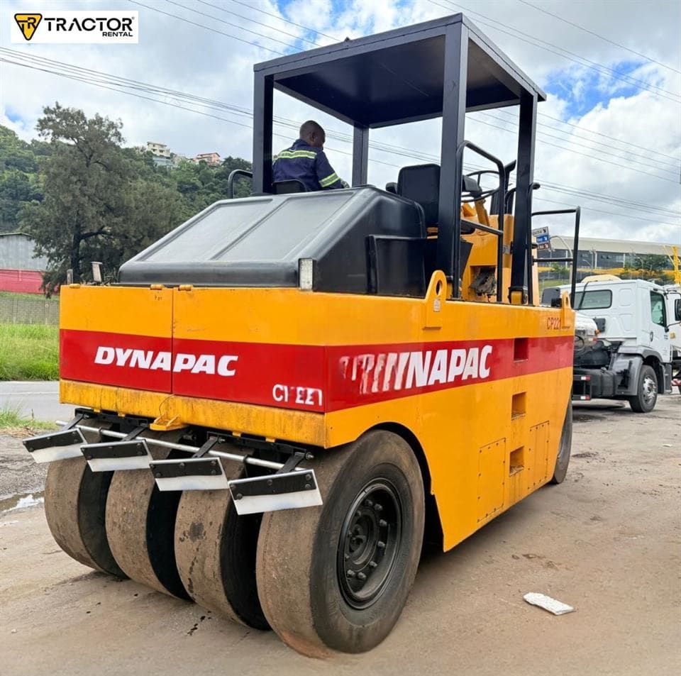 Rolo compactador Dynapac CP221 2003