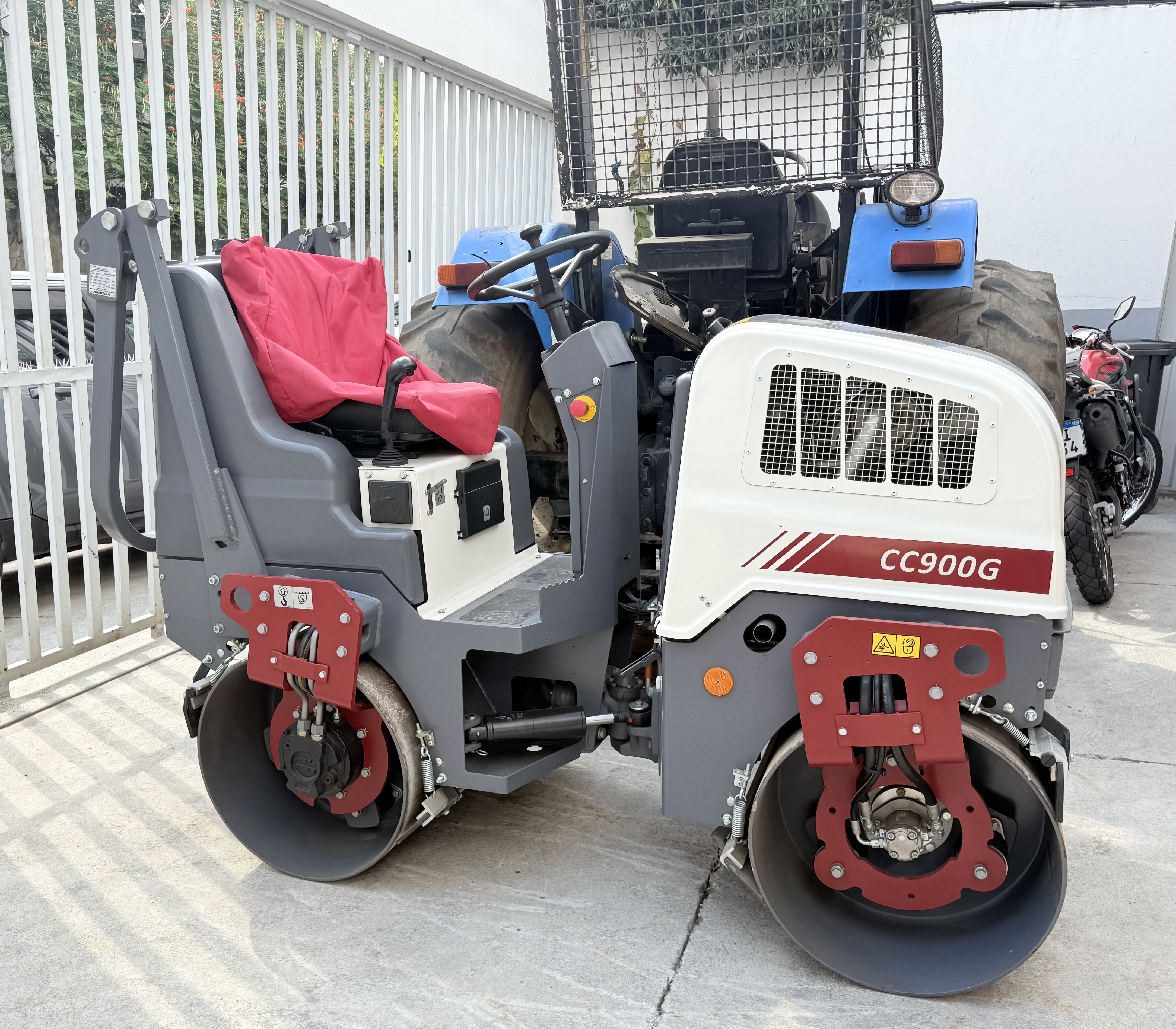 Rolo compactador Dynapac CC900G 2025