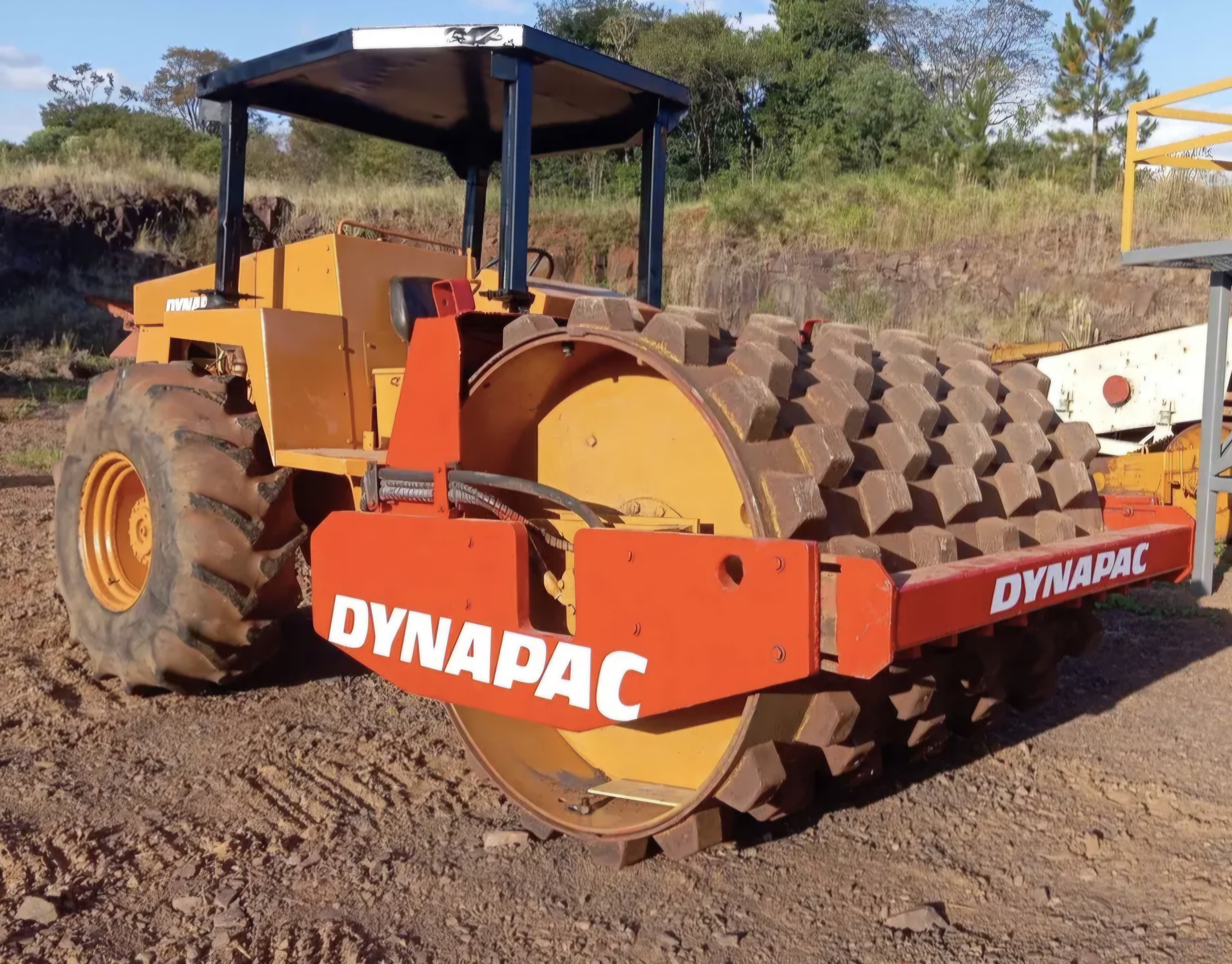 Rolo compactador Dynapac CA25 1989