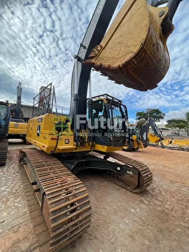 Escavadeira John Deere 210G LC 2022
