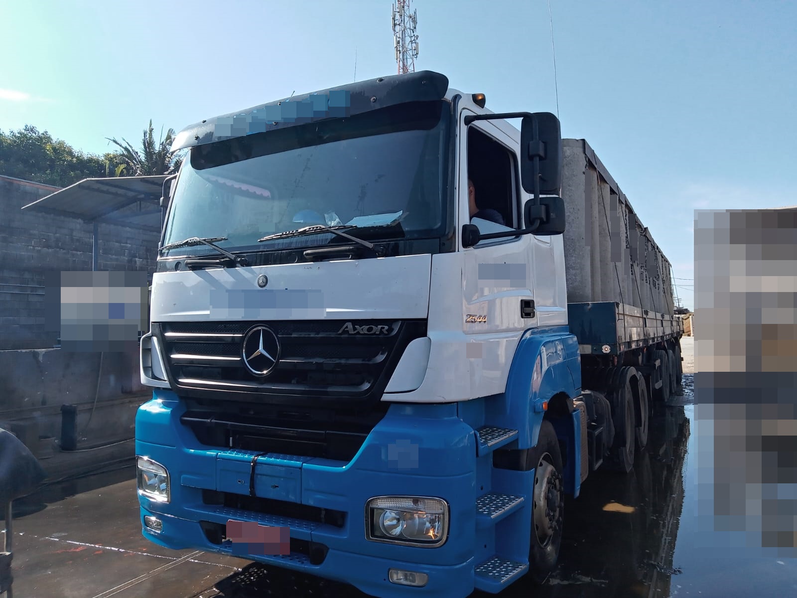 Caminhão Mercedes Benz Axor 2544S 2012