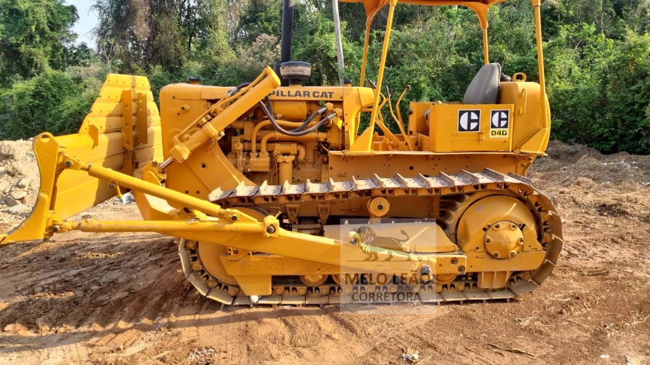 Trator de esteira Caterpillar D4D 1977