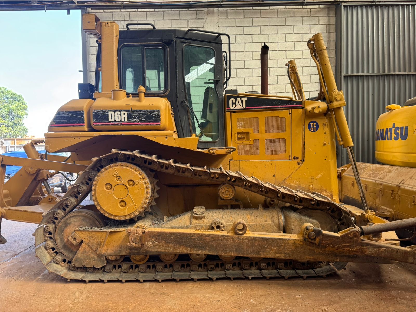 Trator de esteira Caterpillar D6R XL 2004