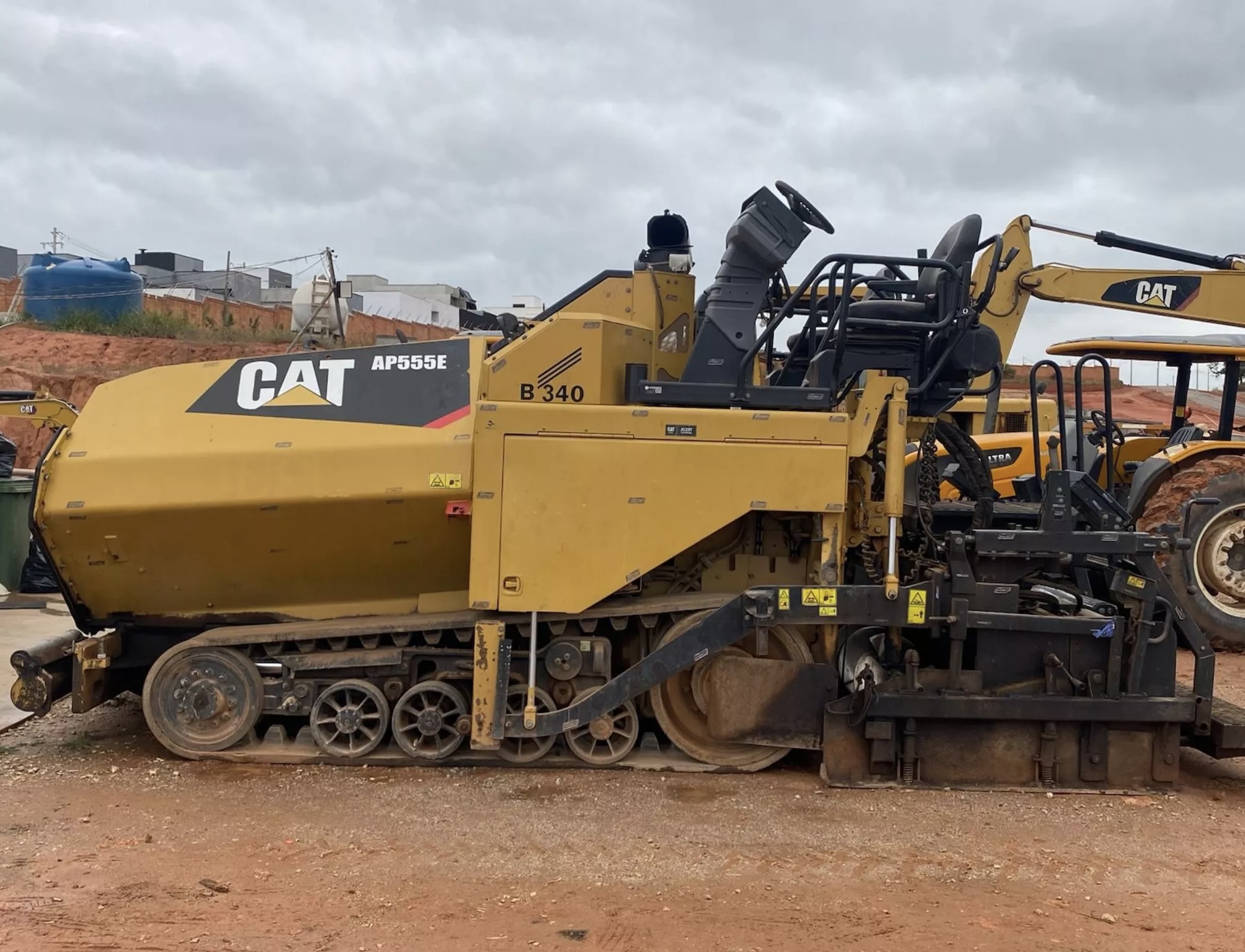 Vibroacabadora Caterpillar AP555 2017