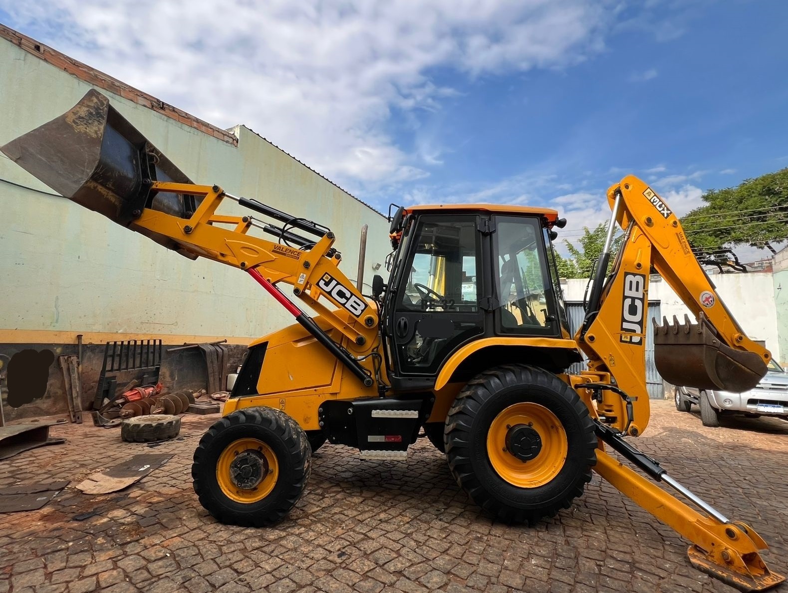 Retroescavadeira JCB 3CX 2023